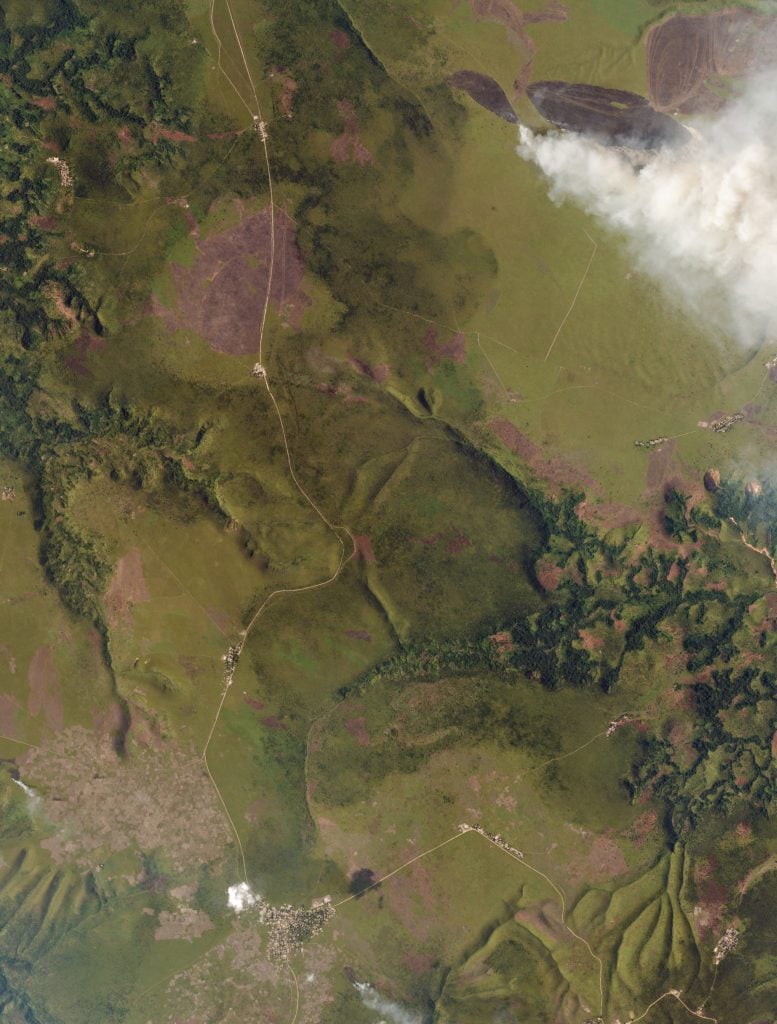 Burning grasslands near Kikwit, Democratic Republic of Congo. Image captured on March 3, 2016. Image ©2016 Planet Labs, Inc. cc-by-sa 4.0.