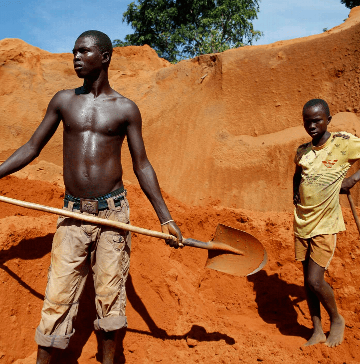 La chute du cuivre et du cobalt qui frappe les mines en République Démocratique du Congo, n’arrange guère le quotidien des creuseurs. Photo/Amnesty International