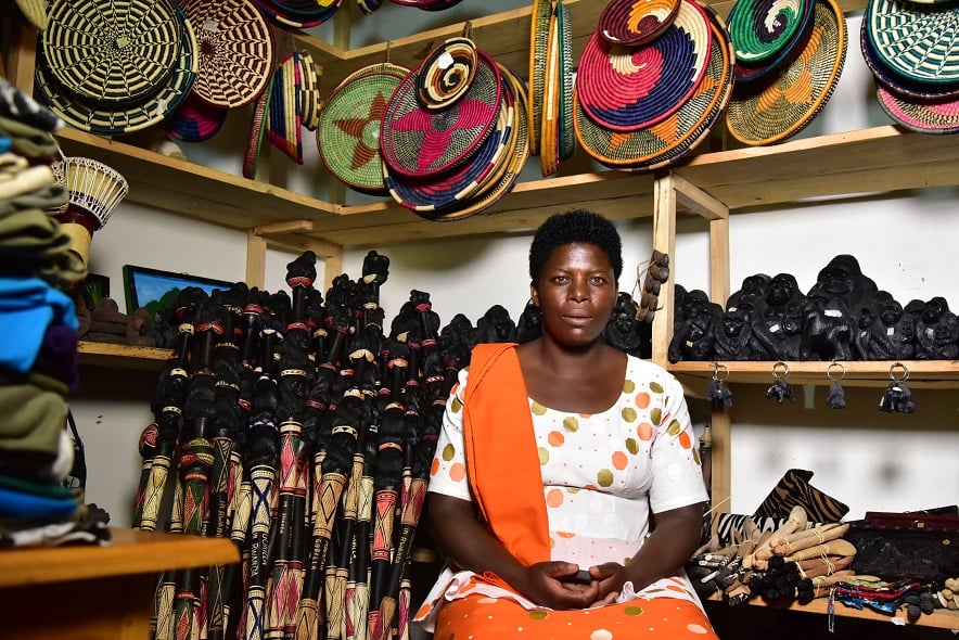 La fabrication et la vente d'objets d'art est un commerce développé près du parc de Nyungwe